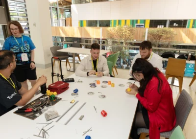 spectators-lock-picking